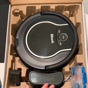 Shark Black Robotic Vacuum Cleaner